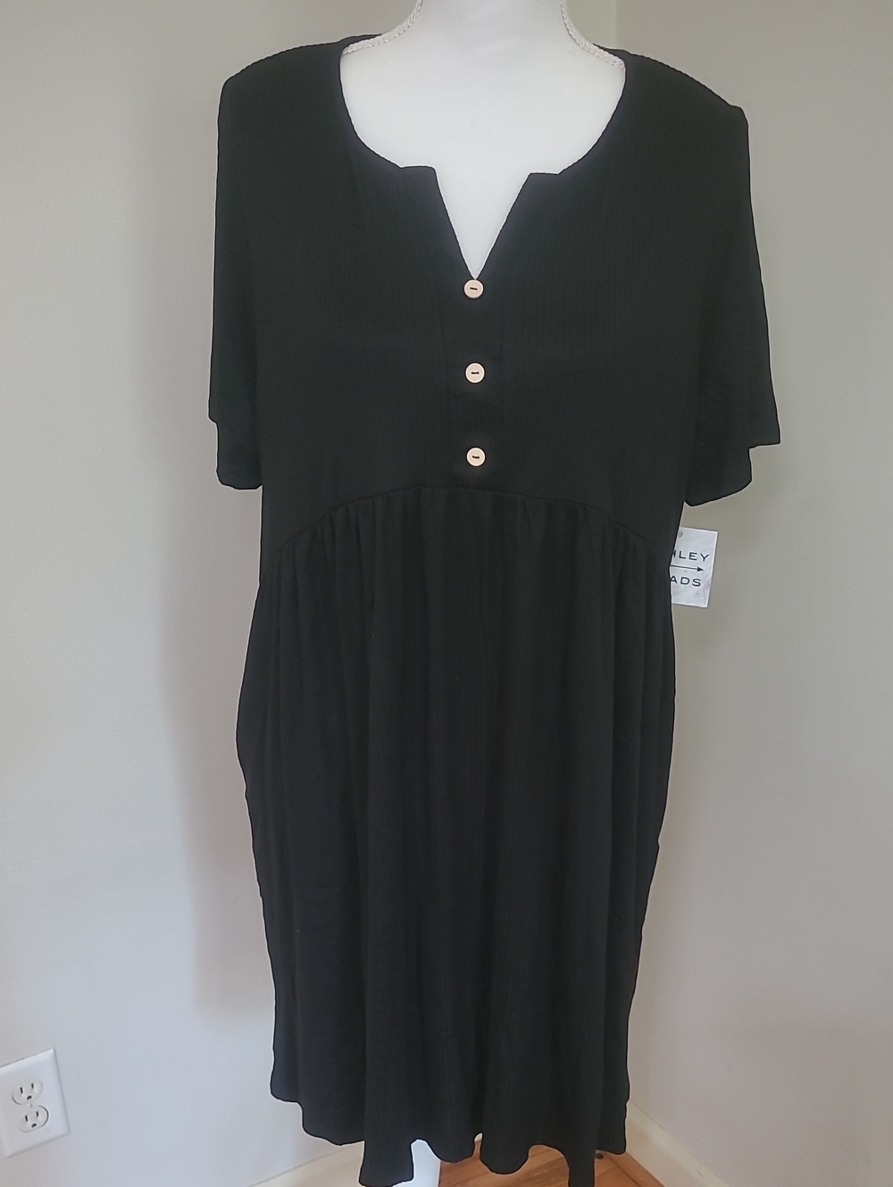 Honeyme Curvy Black Dress. XXL. NWT!